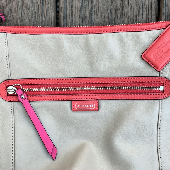 Coach leather shoulder bag in excellent conditions! - Picture 4 of 10